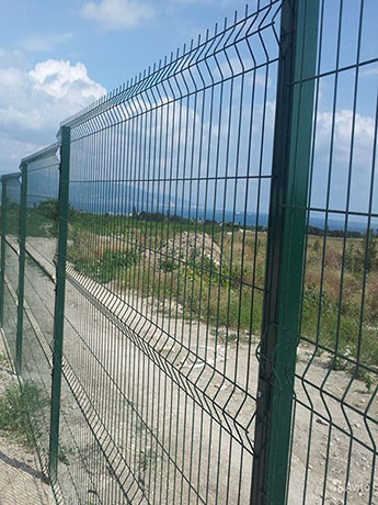 triangle wire mesh fence