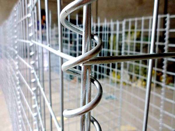 Two pieces of welded gabion mattresses are connected with lacing wires.